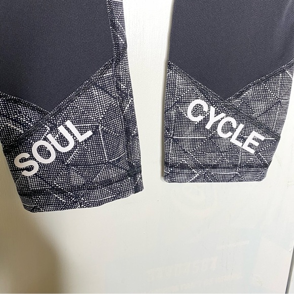 Lululemon Soul cycle crop leggings size 4 - Picture 5 of 6